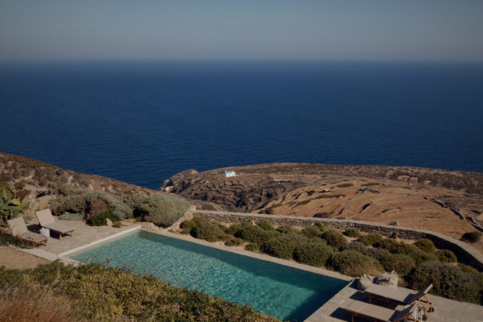 Astarte Sifnos luxury apartments overlooking the Aegean Sea